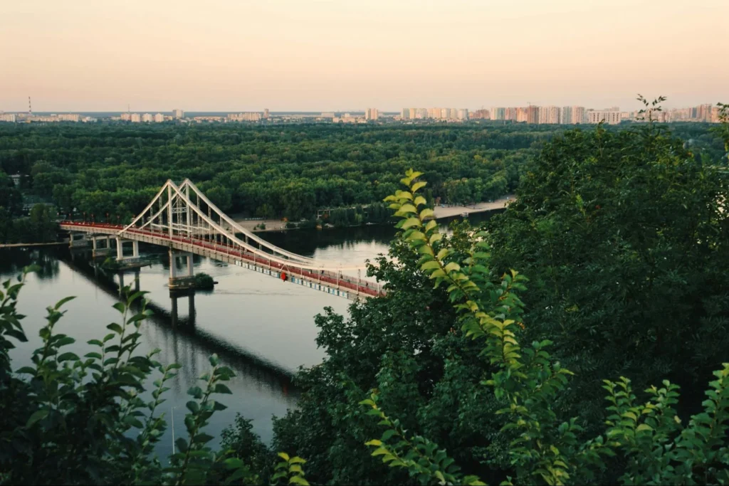 Пішохідний міст на Труханів острів