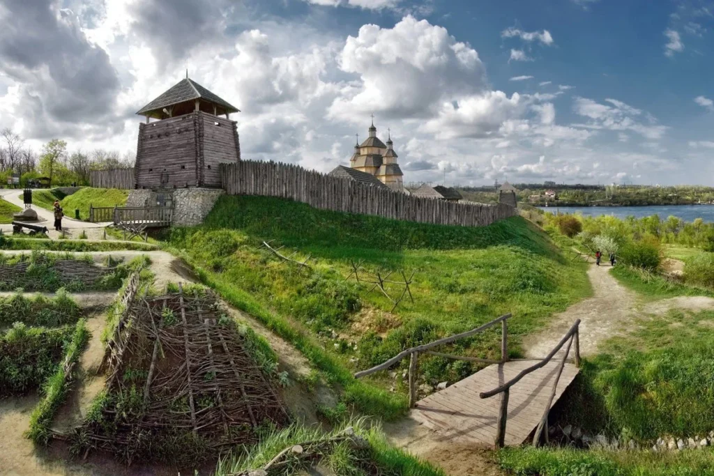фото Запорозької Січі на Хортиці весною